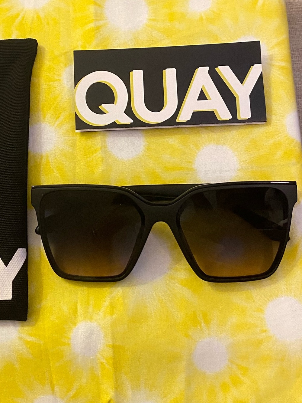 Quay | Level Up | Black Frame / Smoke Polarized Lens - Picture 11 of 16